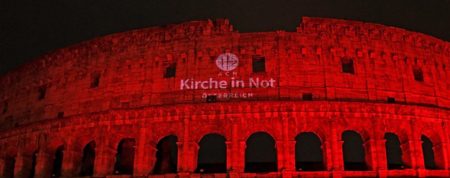 Kolosseum erstrahlt im „Rot der Märtyrer”