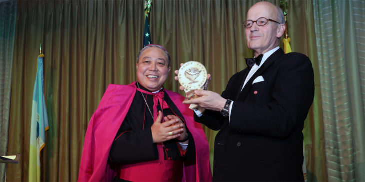 Thomas Heine-Geldern nimmt den Preis entgegen.