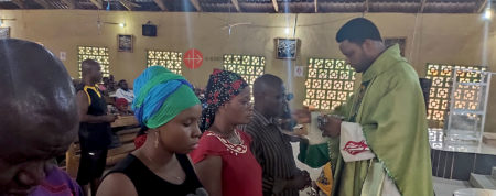 Nigeria: Wiederaufbau der Kapelle und eines Jugendzentrums