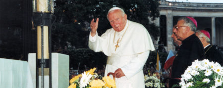 Papst Johannes Paul II.: „Eiliger Vater“, Mann des Gebets, Apostel der Menschenwürde
