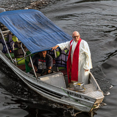 Boot für die Seelsorge im Amazonasgebiet