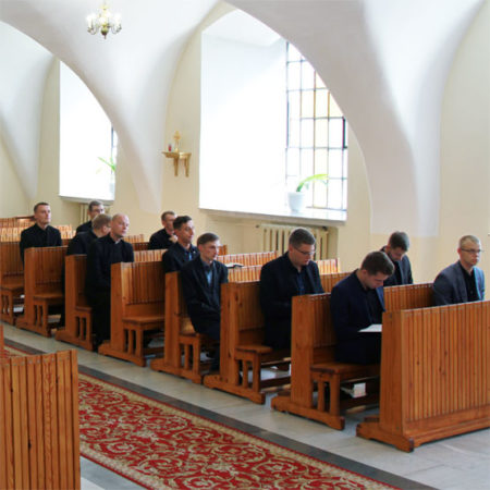 Helfen Sie den Priesteranwärtern in Weißrussland