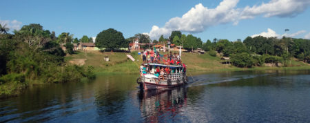 Brasilien: Reparatur eines Bootes für die Seelsorge im Amazonasgebiet