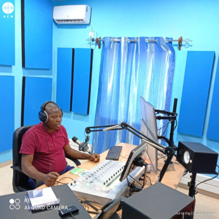 KIRCHE IN NOT unterstützt Radiosender in Afrika