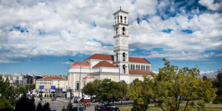 Klein, aber effektiv: Katholische Kirche im Kosovo