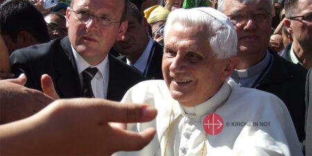 KIRCHE IN NOT trauert um Papst em. Benedikt XVI.