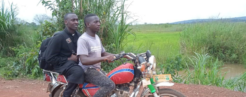 Togo: Motorräder für Ordensbrüder in ländlichem Gebiet