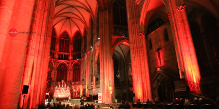 Am 19. November 2025: Der Regensburger Dom wird rot für verfolgte Christen