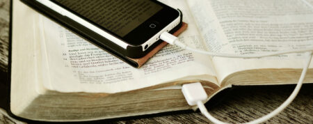 Jahresheilige und Bibelspruch: KIRCHE IN NOT belebt Brauch im Internet