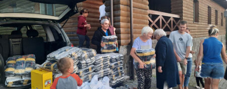 Ukraine: Minibus für die Versorgung von Flüchtlingen