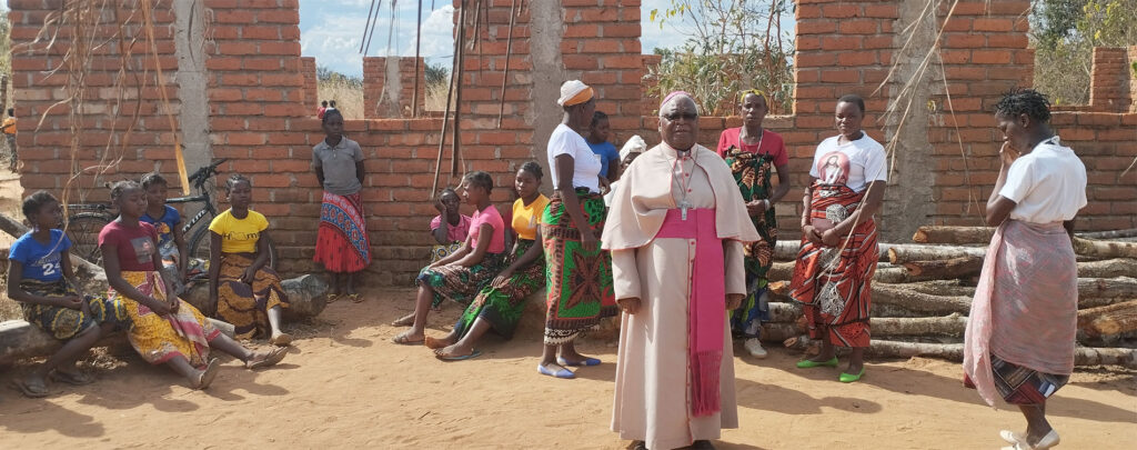 Mosambik: Dächer für 15 Kapellen