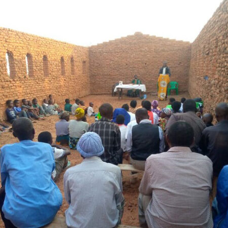 Unterstützen Sie den Bau der Dächer mit Ihrer Spende