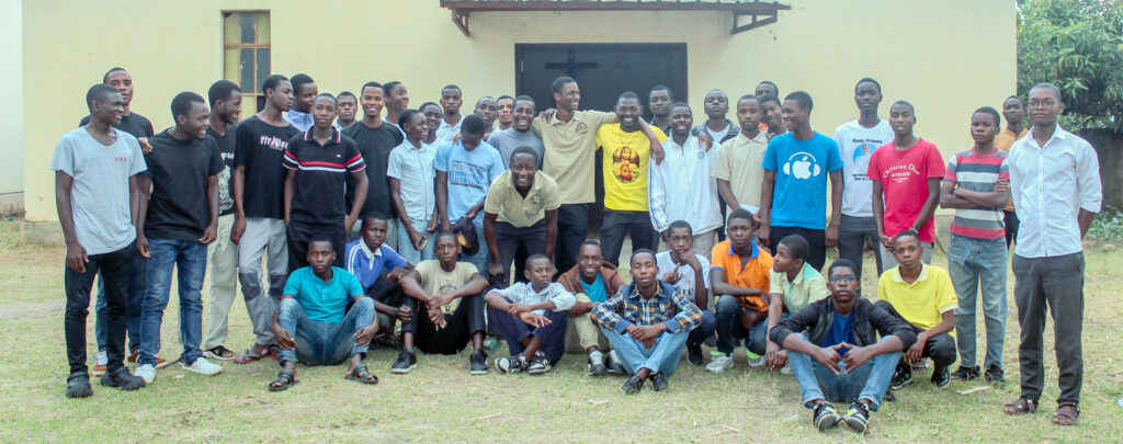 Angola: Fahrzeug für ein Seminar