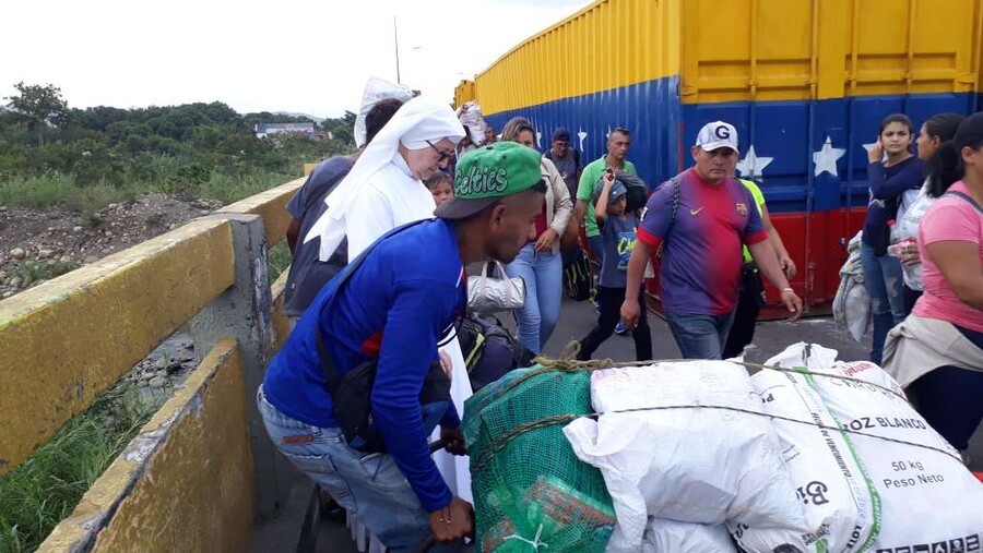 Venezuela: Die Ordensschwestern vom Missionswerk Jesu und Mariens besorgen die Lebensmittel und Kleidung, die sie an bedürftige Menschen verteilen, an der Grenze zu Kolumbien.