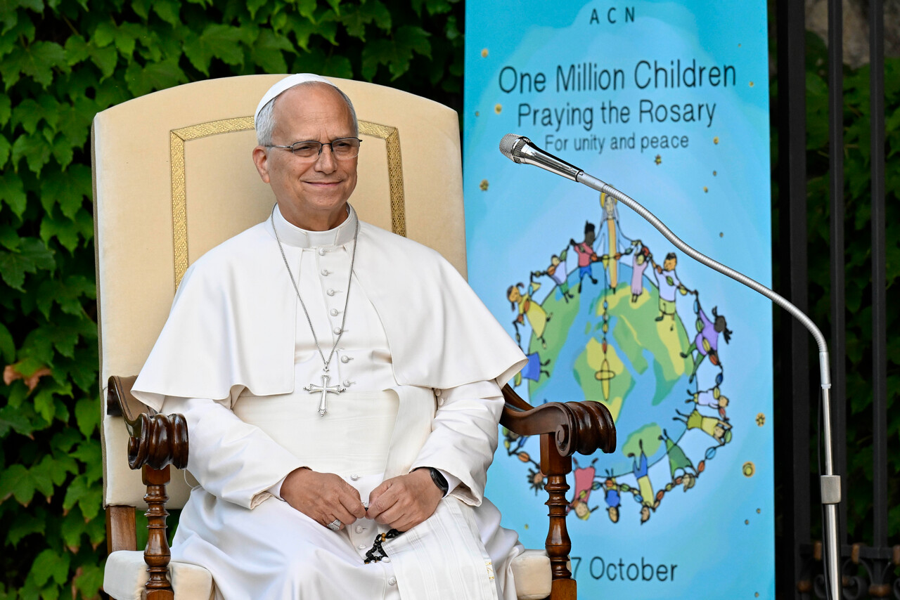 „Papst Leo XIV. bei der Gebetsaktion ‚Eine Million Kinder beten den Rosenkranz‘ von KIRCHE IN NOT (ACN).“